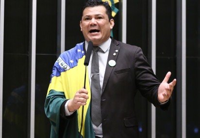 O parlamentar Gilvan da Federal, r&eacute;u por inj&uacute;ria contra o presidente Lula, em discurso na C&acirc;mara dos Deputados -  (crédito: Vinicius Loures/C&acirc;mara dos Deputados) -O parlamentar Gilvan da Federal, r&eacute;u por inj&uacute;ria contra o presidente Lula, em discurso na C&acirc;mara dos Deputados -  (crédito: Vinicius Loures/C&acirc;mara dos Deputados)