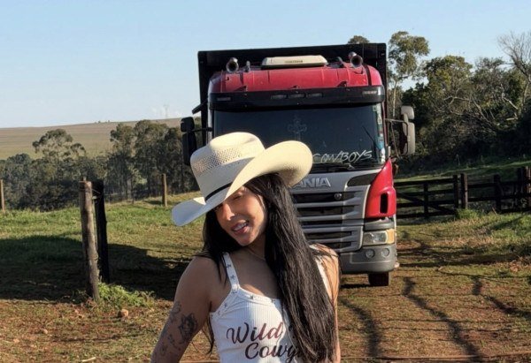 Reprodução/ Instagram (@anacastelacantora)