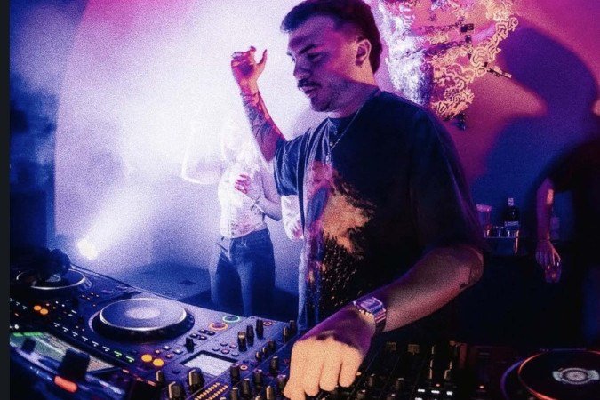O DJ Zerb é um dos maiores nomes da cena eletrônica brasileira - (crédito: Reprodução/ Instagram (@zerb)) O DJ Zerb é um dos maiores nomes da cena eletrônica brasileira - (crédito: Reprodução/ Instagram (@zerb))