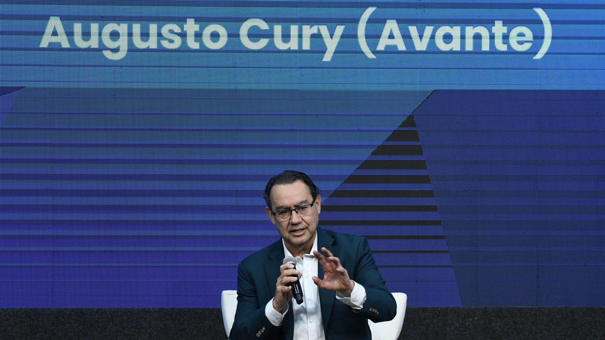 Augusto Cury disse que vai melhorar as relações com os Estados Unidos, caso seja eleito - QTU Questões do Universo