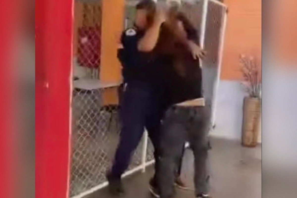 A agress&atilde;o foi filmada por alunos e publicada nas redes sociais
