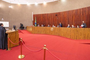 Ministros do Tribunal Superior Eleitoral em sess&atilde;o que condenou vereador por viol&ecirc;ncia pol&iacute;tica de g&ecirc;nero -  (crédito: Leobark Rodrigues/TSE)