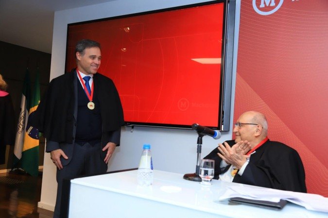 O ministro André Mendonça, do Supremo Tribunal Federal (STF), tomou posse na Academia Mackenzista de Letras.