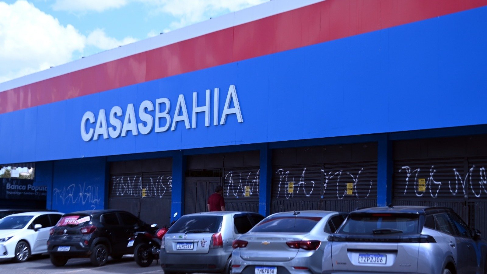 TST mantém suspensão de demissões coletivas nas Casas Bahia