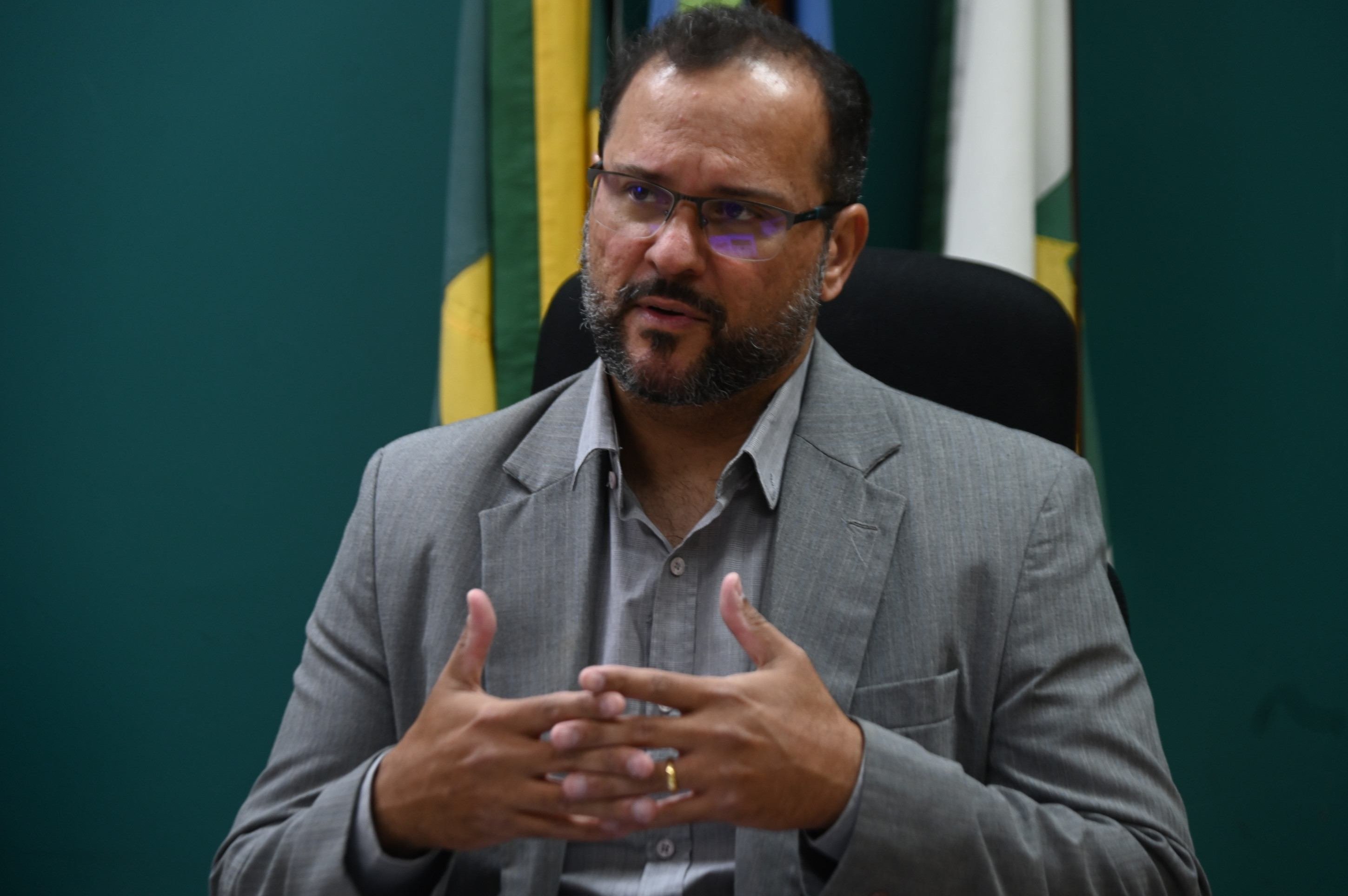  19/08/2026. Ed Alves/CB/D.A Press. Cidades UnB - Mudan&ccedil;as que ocorrer&atilde;o nos processos seletivos para ingresso na gradua&ccedil;&atilde;o. Foto dos corredores do ICC Sul. Na foto Tiago Coelho. 