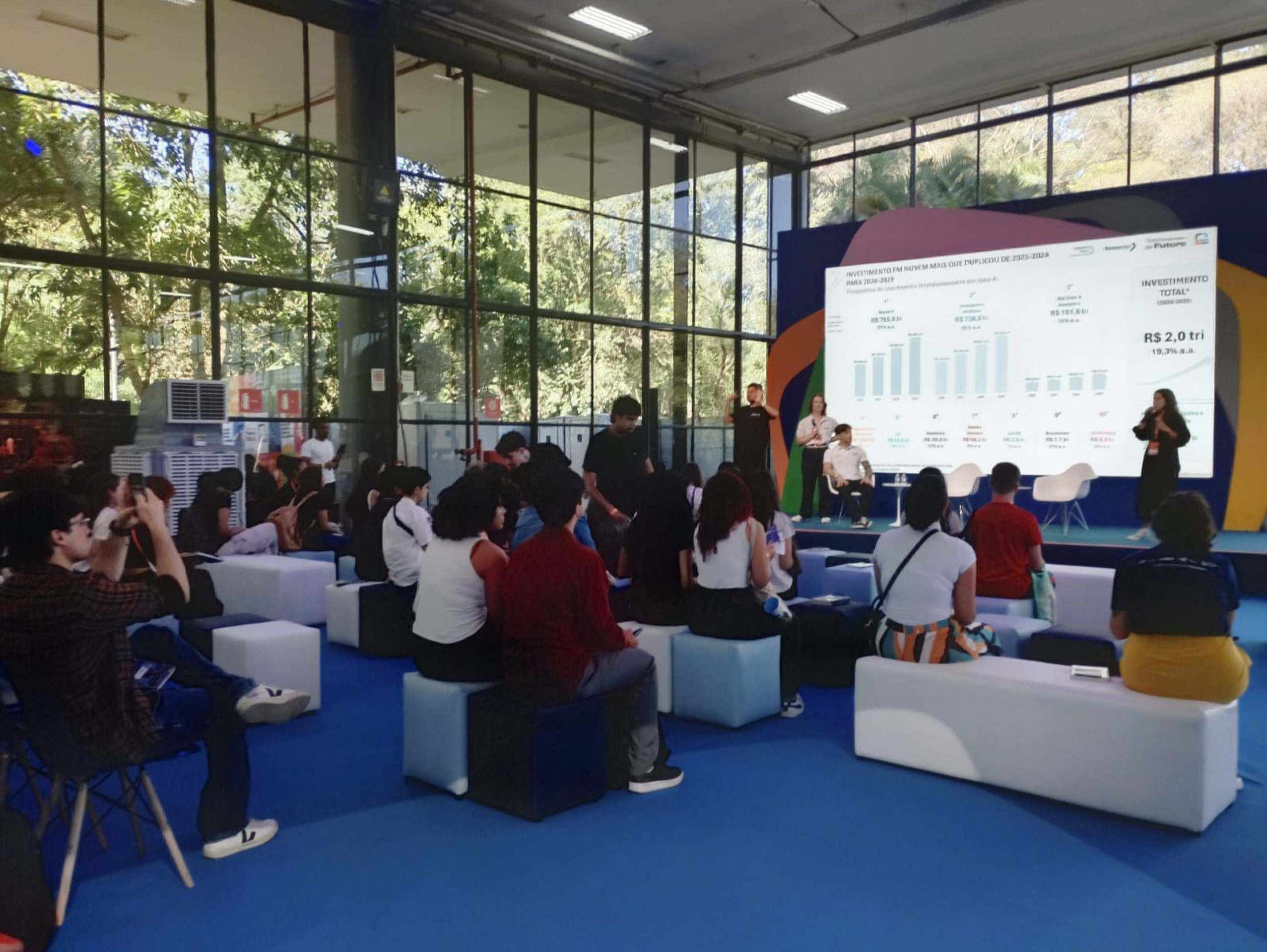  Itaú Educação e Trabalho promove evento para apresentar o futuro profissional