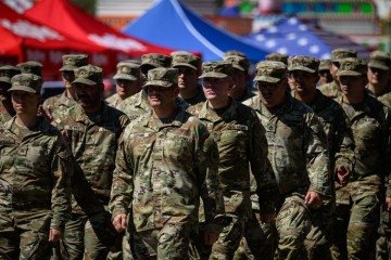 Estratégia inusitada oferece dias de folga a militares que renovarem contrato antes da estreia do game - (crédito: Leon Neal/Getty Images North America /Getty Images via AFP) Estratégia inusitada oferece dias de folga a militares que renovarem contrato antes da estreia do game - (crédito: Leon Neal/Getty Images North America /Getty Images via AFP)