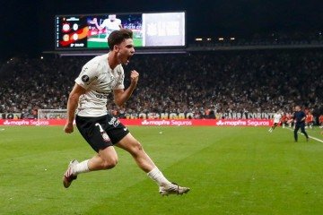 Talento das categorias de base do Corinthians, Breno Bidon foi herói e chegou ao sexto gol pelo Corinthians - (crédito: Miguel Schincariol/AFP) Talento das categorias de base do Corinthians, Breno Bidon foi herói e chegou ao sexto gol pelo Corinthians - (crédito: Miguel Schincariol/AFP)