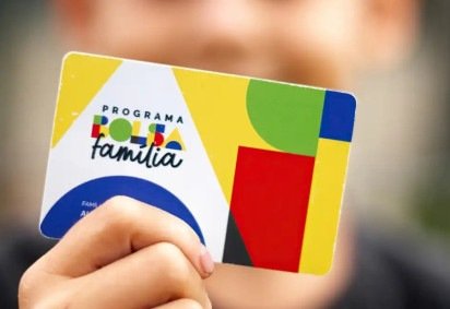 O cart&atilde;o do Bolsa Fam&iacute;lia &eacute; um direito de milh&otilde;es, mas exige atualiza&ccedil;&atilde;o cadastral para evitar bloqueios -  (crédito: Foto: Lyon Santos/Ag&ecirc;ncia Brasil)
