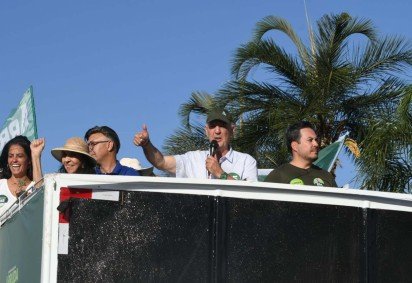 Candidato ao GDF José Roberto Arruda faz carreata pelas ruas de Santa Maria -  (crédito: Marcelo Ferreira/CB/DA Press) -Candidato ao GDF José Roberto Arruda faz carreata pelas ruas de Santa Maria -  (crédito: Marcelo Ferreira/CB/DA Press)
