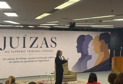 Ministra Cármen Lúcia discursa para cerca de 200 magistradas -  (crédito: Luíza Altoé/CB/DA.Press)