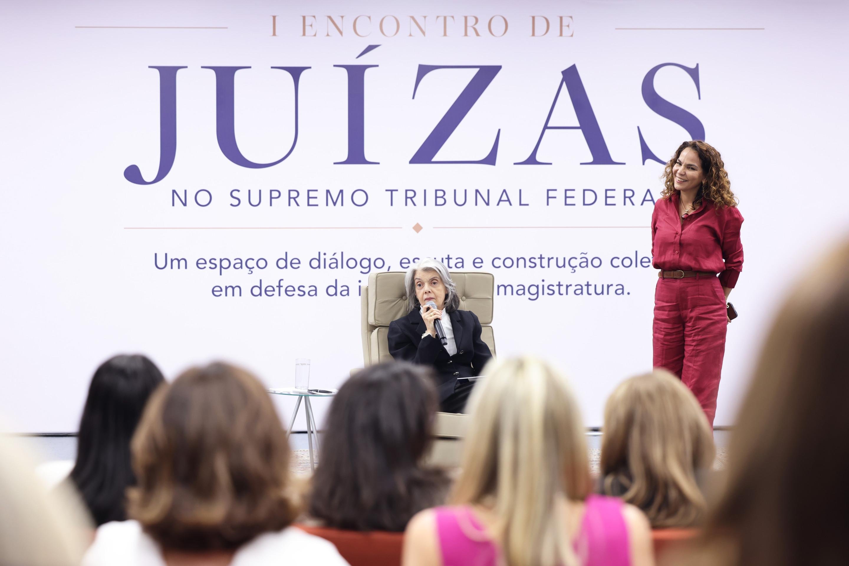 Cármen Lúcia cobra paridade de gênero e critica machismo no Judiciário