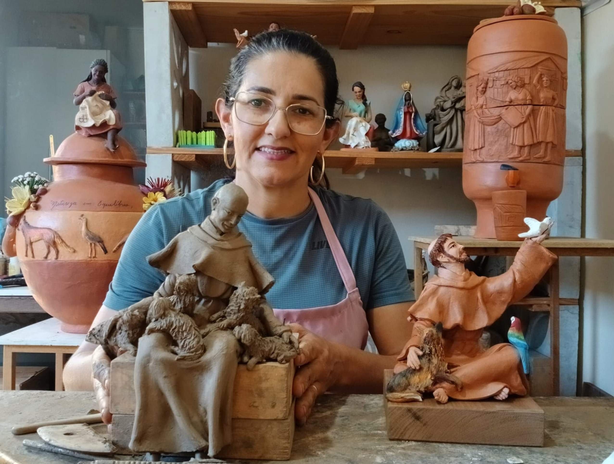 Cleziania Ribeiro buscou mostrar mais das suas esculturas em argila nas redes sociais