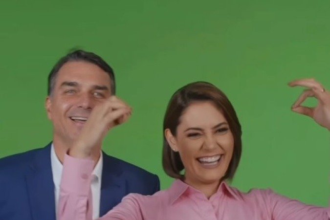 Flávio e Michelle brincam