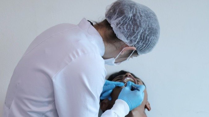 A avaliação profissional é fundamental para diagnosticar e tratar problemas bucais, prevenindo complicações graves como abscessos dentários - (crédito: Davi Pereira/CB/D.A Press) A avaliação profissional é fundamental para diagnosticar e tratar problemas bucais, prevenindo complicações graves como abscessos dentários - (crédito: Davi Pereira/CB/D.A Press)
