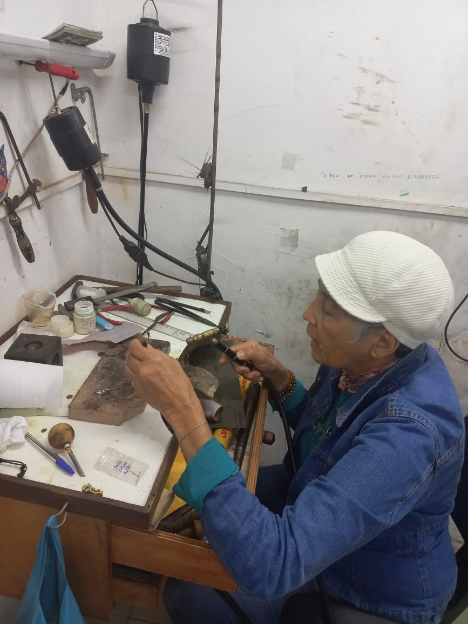 Socorro Melo, 73 anos, artes&atilde; de joias autorais em prata, moradora do Riacho Fundo I