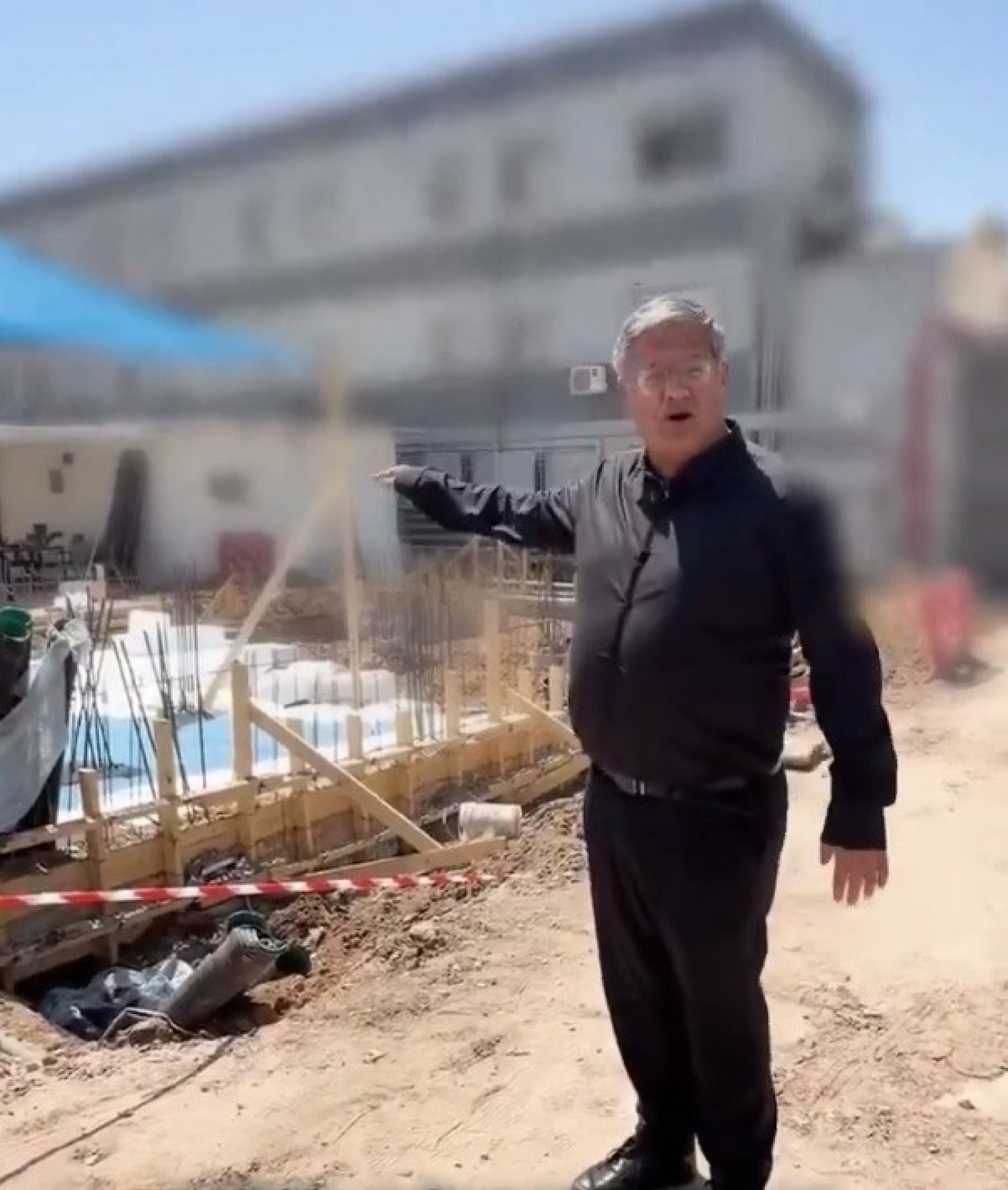 Itamar Ben-Gvir, ministro da Seguran&ccedil;a Nacional de Israel, mostra local onde s&atilde;o constru&iacute;das forcas para palestinos 