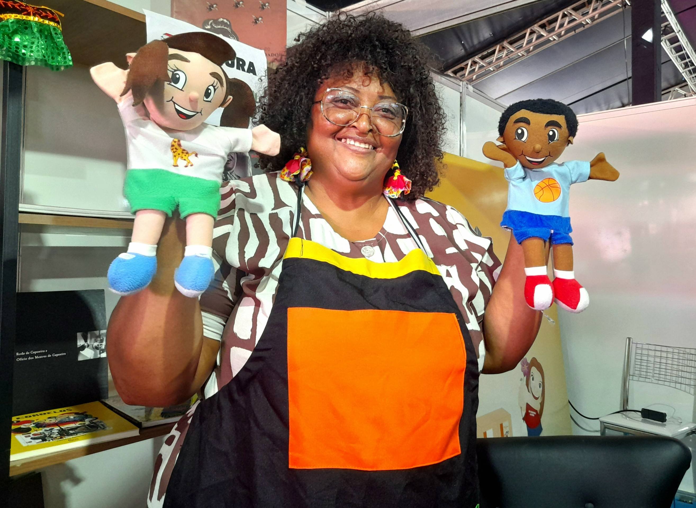Mariath Oliveira contou hist&oacute;rias para as crian&ccedil;as que visitaram a Bienal
