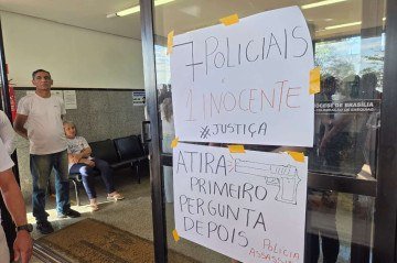 Parentes clamaram por Justiça e por um posicionamento das autoridades - (crédito: Draciane Diogo/CB/ D.A Press) Parentes clamaram por Justiça e por um posicionamento das autoridades - (crédito: Draciane Diogo/CB/ D.A Press)