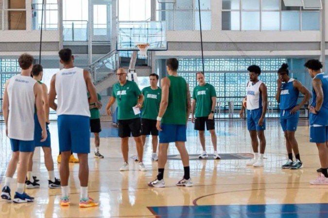 A Seleção Brasileira iniciou os treinamentos na capital para a a partida contra a República Dominicana pelas Eliminatórias para a Copa do Mundo de 2027 - (crédito: Divulgação/CBB) A Seleção Brasileira iniciou os treinamentos na capital para a a partida contra a República Dominicana pelas Eliminatórias para a Copa do Mundo de 2027 - (crédito: Divulgação/CBB)
