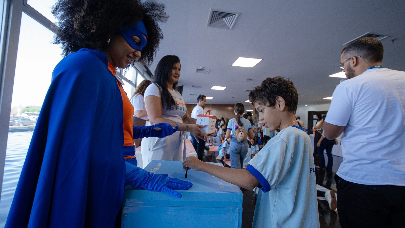 No projeto TCendo o Futuro, alunos da rede p&uacute;blica simulam atividades interativas sobre arrecada&ccedil;&atilde;o de impostos e fiscaliza&ccedil;&atilde;o -  (crédito: TCDF/Divulga&ccedil;&atilde;o)