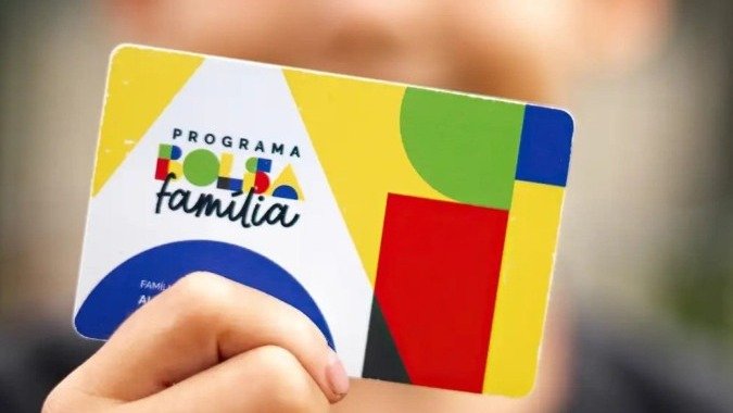 Beneficiários do Programa Bolsa Família consultam pagamentos e extratos facilmente pelo aplicativo Caixa Tem - (crédito: Lyon Santos/Agência Brasil) Beneficiários do Programa Bolsa Família consultam pagamentos e extratos facilmente pelo aplicativo Caixa Tem - (crédito: Lyon Santos/Agência Brasil)