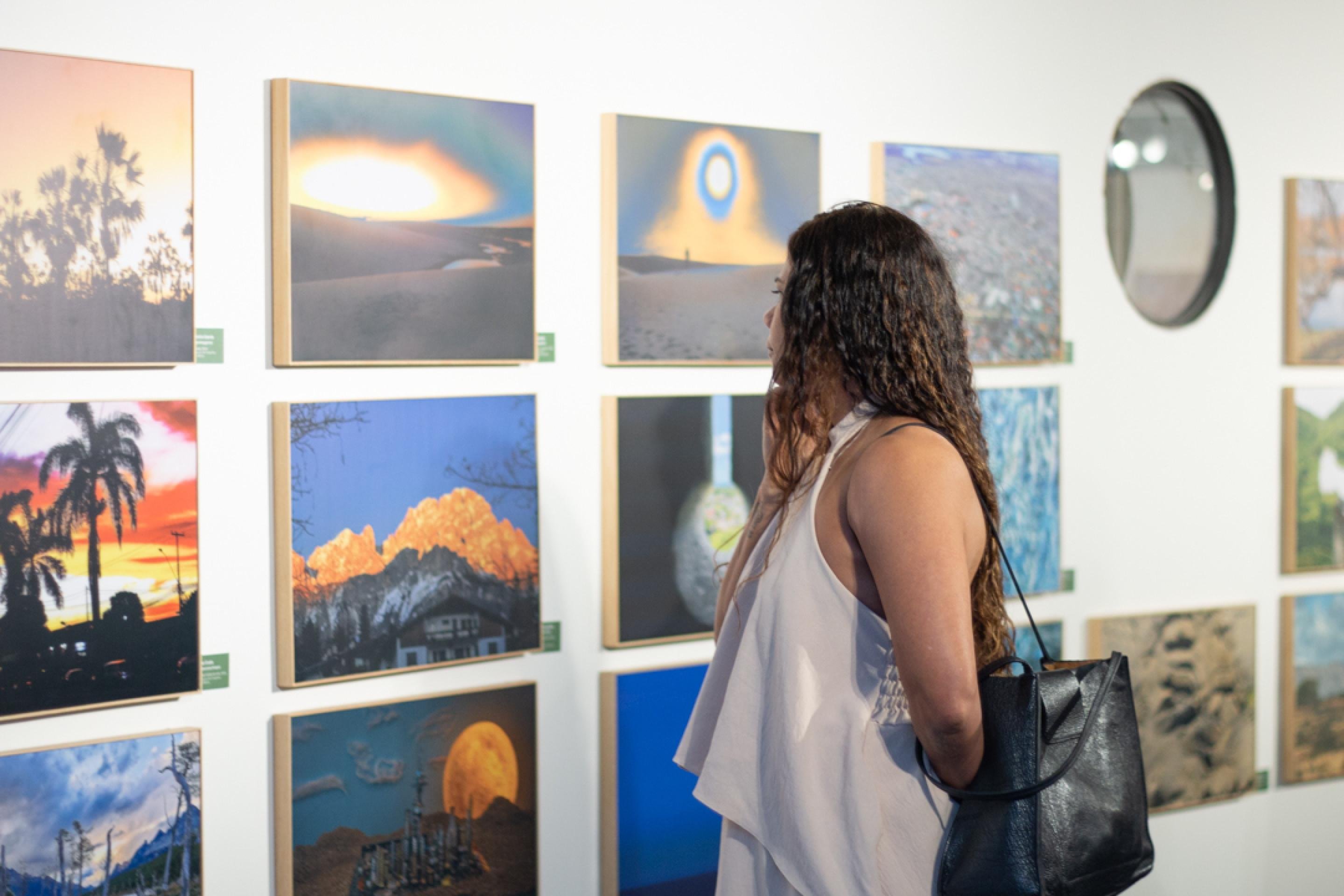 Exposição reúne imagens de 57 artistas feita durante viagens pelo mundo