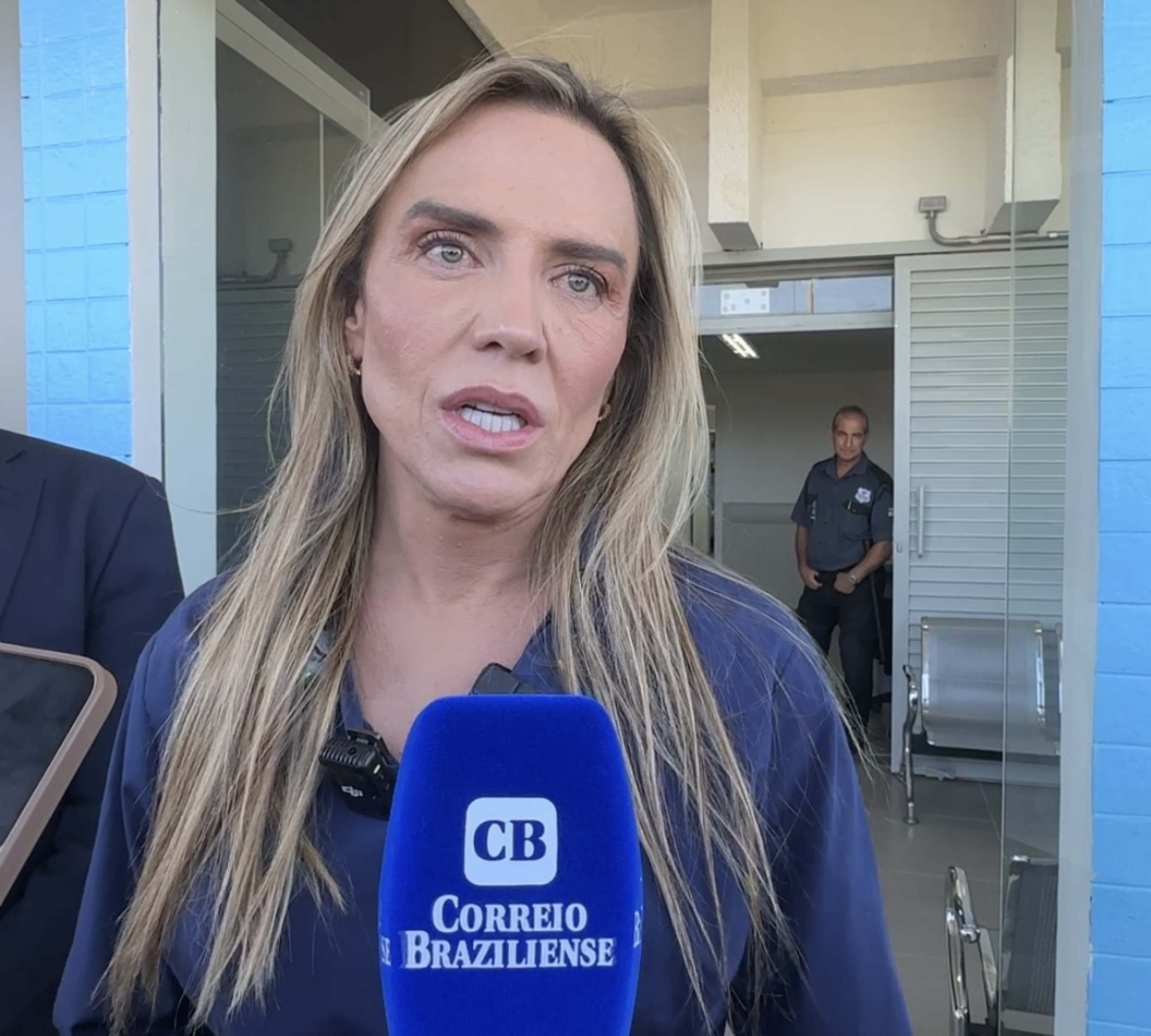 Celina visita áreas revitalizadas de Hospitais de Ceilândia e São Vicente