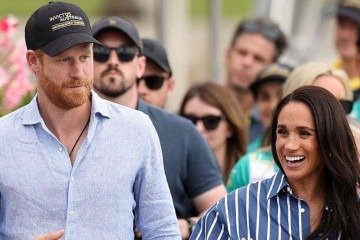Harry e Meghan com o CEO da Netflix, Ted Sarandos, e sua esposa Nicole Avant - (crédito: Getty Images for Netflix) Harry e Meghan com o CEO da Netflix, Ted Sarandos, e sua esposa Nicole Avant - (crédito: Getty Images for Netflix)