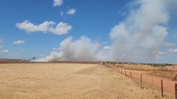 Inc&ecirc;ndio no lix&atilde;o de S&atilde;o Jo&atilde;o d'Alian&ccedil;a, na Chapada dos Veadeiros (17/8/2026)