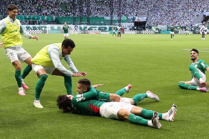 O jogador Vitor Roque, da SE Palmeiras, comemora seu gol contra a equipe do CR Vasco da Gama, durante partida válida pela vigésima quarta rodada, do Campeonato Brasileiro, Série A, na arena Nubank Parque. - (crédito: Foto: Cesar Greco/Palmeiras) O jogador Vitor Roque, da SE Palmeiras, comemora seu gol contra a equipe do CR Vasco da Gama, durante partida válida pela vigésima quarta rodada, do Campeonato Brasileiro, Série A, na arena Nubank Parque. - (crédito: Foto: Cesar Greco/Palmeiras)