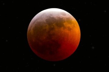 Acompanhe o eclipse lunar parcial que tingirá a Lua de tons avermelhados e acobreados, visível em todo o Brasil - (crédito: Divulgação) Acompanhe o eclipse lunar parcial que tingirá a Lua de tons avermelhados e acobreados, visível em todo o Brasil - (crédito: Divulgação)