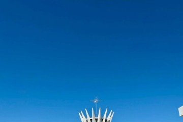 Seleção Brasileira de basquete visita a Catedral de Brasília antes da partida contra a República Dominicana, pela segunda fase das Eliminatórias da Copa do Mundo - (crédito: CBB/Divulgação) Seleção Brasileira de basquete visita a Catedral de Brasília antes da partida contra a República Dominicana, pela segunda fase das Eliminatórias da Copa do Mundo - (crédito: CBB/Divulgação)