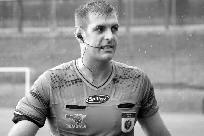 Árbitro de futebol morre de forma trágica e comove torcedores - (crédito: Reprodução/Instagram) Árbitro de futebol morre de forma trágica e comove torcedores - (crédito: Reprodução/Instagram)