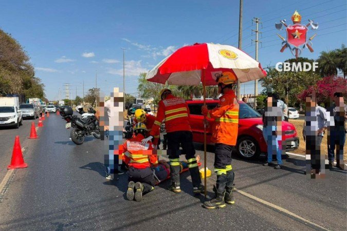 A mulher foi atropelada nas proximidades da Avenida Dom Bosco - (crédito: Corpo de Bombeiros do Distrito Federal/Divulgação) A mulher foi atropelada nas proximidades da Avenida Dom Bosco - (crédito: Corpo de Bombeiros do Distrito Federal/Divulgação)