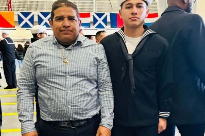 Joshua Áviles (D) com o pai, Luis Manuel: 