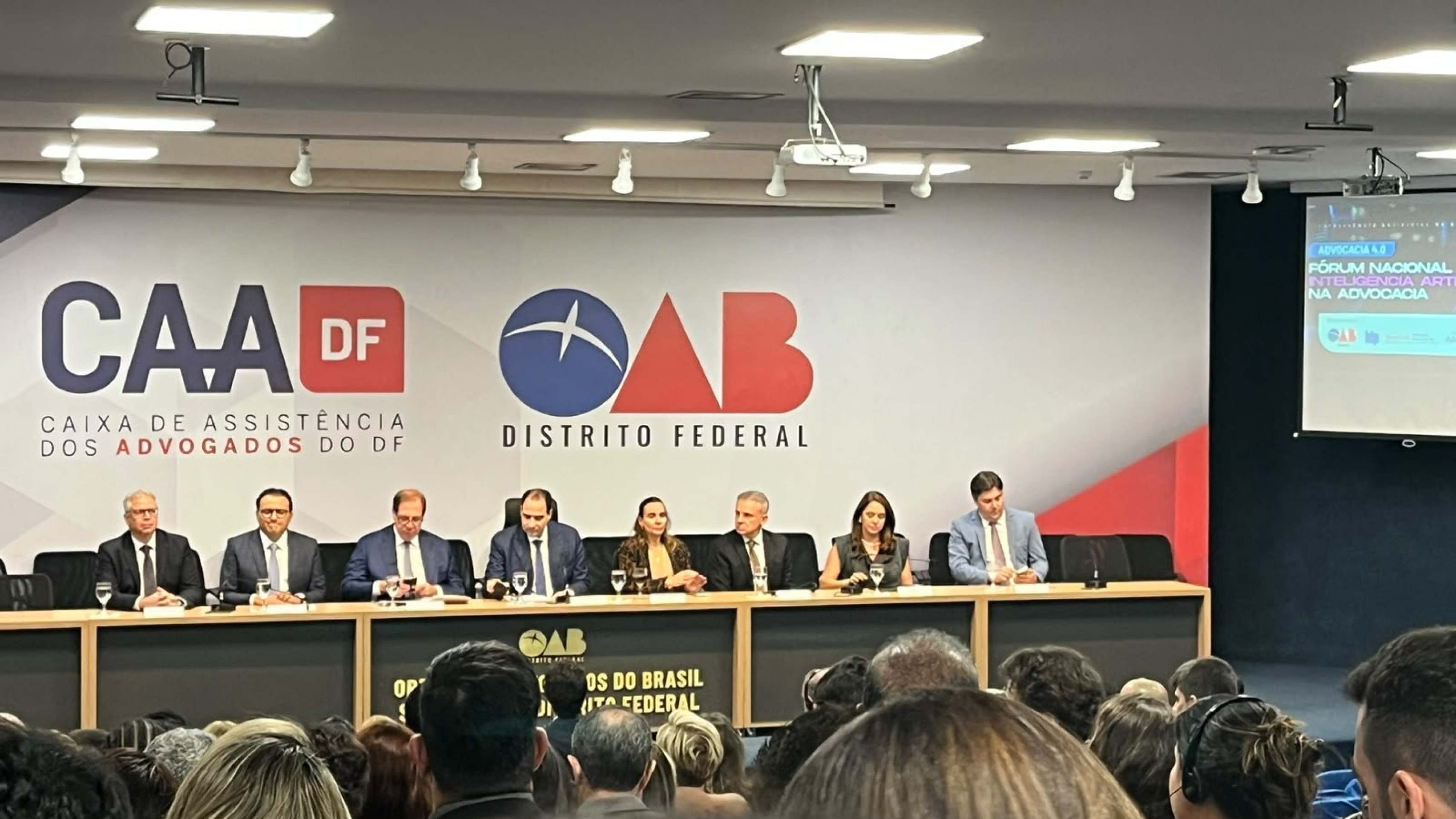Na imagem, autoridades participam da abertura do evento nesta segunda-feira (24/8)