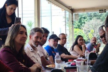 Em agenda, Leandro Grass afirmou que, em um eventual governo, irá prezar por mutirão da cidadania - (crédito: Luiz Fellipe Alves/CB/D.A Press) Em agenda, Leandro Grass afirmou que, em um eventual governo, irá prezar por mutirão da cidadania - (crédito: Luiz Fellipe Alves/CB/D.A Press)