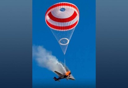 Avião monomotor que caiu em Mateus Lemes nesta terça (25) acionou paraquedas -  (crédito: Reprodução)