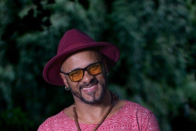 Marcos Catarina, irmão de Vander Lee, apresenta
tributo ao irmão - (crédito: Divulgação) Marcos Catarina, irmão de Vander Lee, apresenta
tributo ao irmão - (crédito: Divulgação)