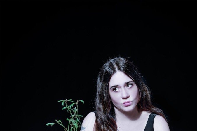 Alessandra Negrini na peça A árvore