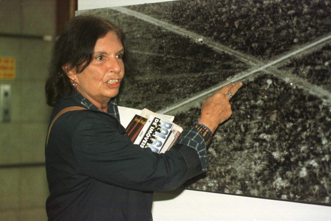 Brasil. Brasilia - DF. Pauta: Maria Elisa Costa, presidente do Iphan visita o Conic. Brasilia, 20/11/2003. Foto: Daniel Alves/CBPress. Neg. 083315. Ed. Cidades. Maria Elisa Costa, presidente do Iphan, visita o Conic.
CB, 01/07/2004. Cidades, p. 31.
- (crédito: Daniel Alves/CB/D.A Press) Brasil. Brasilia - DF. Pauta: Maria Elisa Costa, presidente do Iphan visita o Conic. Brasilia, 20/11/2003. Foto: Daniel Alves/CBPress. Neg. 083315. Ed. Cidades. Maria Elisa Costa, presidente do Iphan, visita o Conic.
CB, 01/07/2004. Cidades, p. 31.
- (crédito: Daniel Alves/CB/D.A Press)