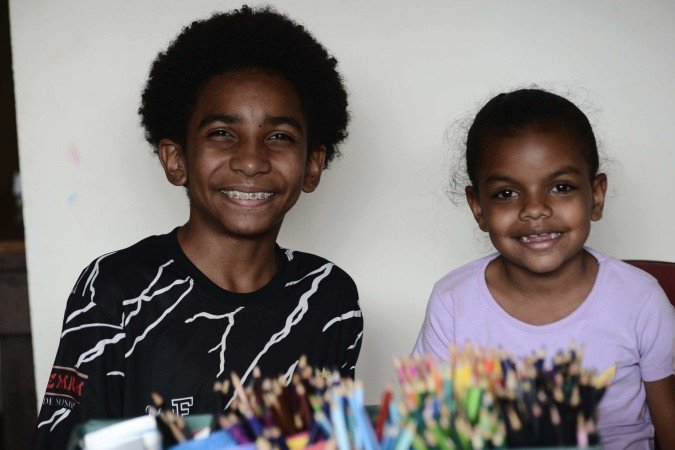 Josu&eacute; Rodrigues ajudava Helo&iacute;sa Aparecida na escrita de sua cartinha de Natal