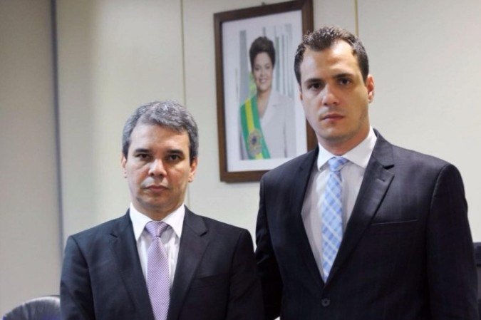 Ministro da Justiça, Wellington Silva, e o advogado Angelo Ferraro, que atuará na equipe jurídica de Lula no TSE. - (crédito: Reprodução/ Redes sociais) Ministro da Justiça, Wellington Silva, e o advogado Angelo Ferraro, que atuará na equipe jurídica de Lula no TSE. - (crédito: Reprodução/ Redes sociais)