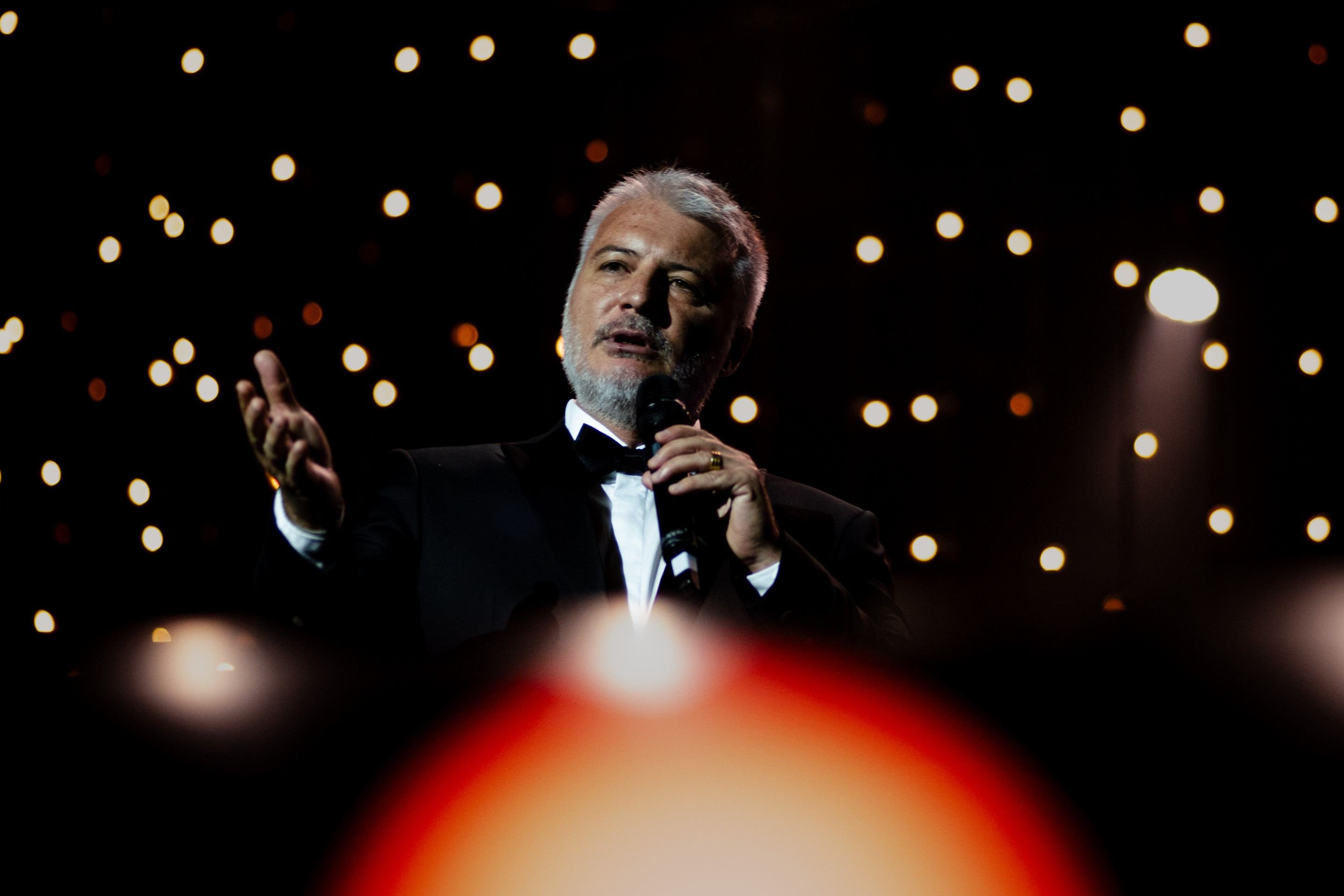 Fred Mayrink interpreta canções de Frank Sinatra na Martins Pena