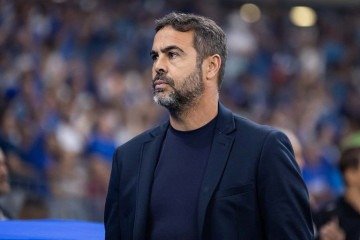 Artur Jorge durante o jogo entre Cruzeiro e Atlético Mineiro -  (crédito: Gustavo Aleixo/Cruzeiro)