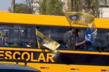 Assessoria de Celina Le&atilde;o afirmou que &ocirc;nibus escolares usados em campanha s&atilde;o terceirizados
 -  (crédito: Cedido ao Correio)