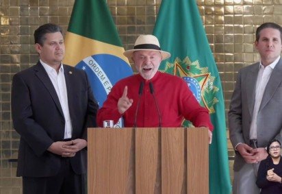 Lula ao lado dos presidentes do Senado, Davi Alcolumbre, e da Câmara, Hugo Motta, em Brasília -  (crédito: Reprodução) -Lula ao lado dos presidentes do Senado, Davi Alcolumbre, e da Câmara, Hugo Motta, em Brasília -  (crédito: Reprodução)