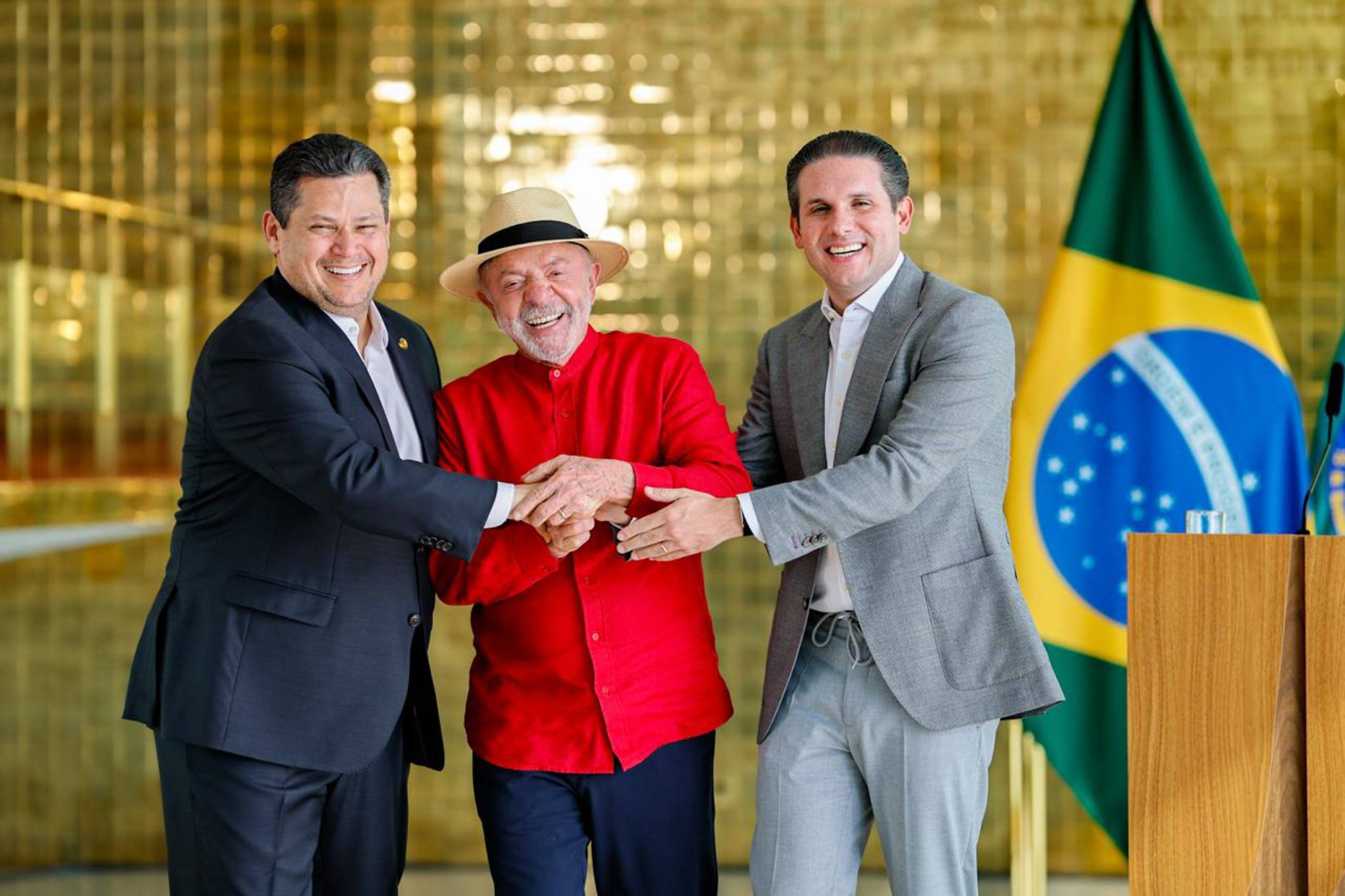 Lula faz acordo para Congresso avançar em PEC 6x1 e taxa das blusinhas
