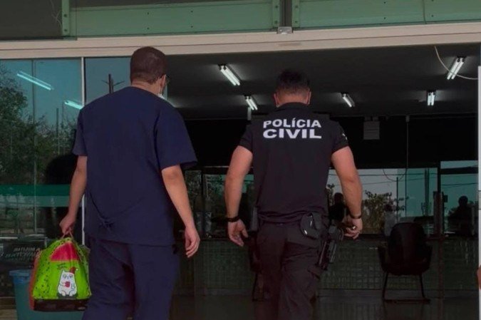 Técnico de enfermagem é preso por furtar morfina de UPA e aplicar em si mesmo - (crédito: PCDF/Divulgação) Técnico de enfermagem é preso por furtar morfina de UPA e aplicar em si mesmo - (crédito: PCDF/Divulgação)